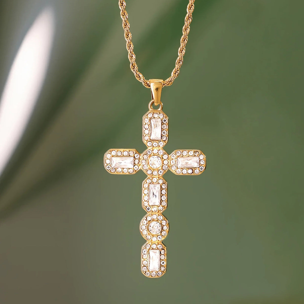 Sanctum Cross Halskette